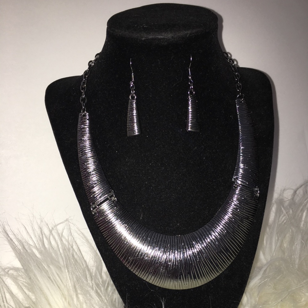 Gunmetal 2pc Necklace & Earrings